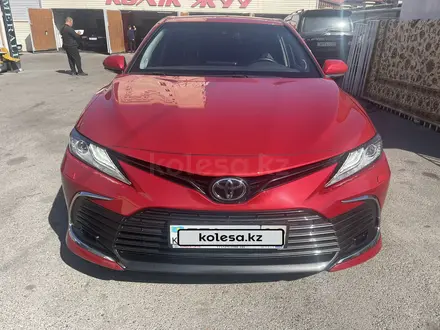 Toyota Camry 2021 года за 15 700 000 тг. в Алматы – фото 3