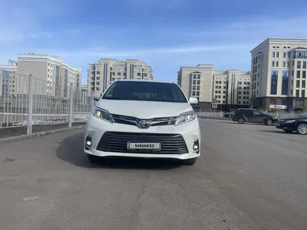 Toyota Sienna 2016 года за 16 200 000 тг. в Астана