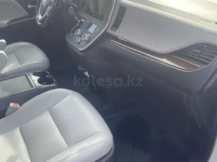 Toyota Sienna 2016 года за 16 200 000 тг. в Астана – фото 9