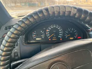 Mercedes-Benz E 230
