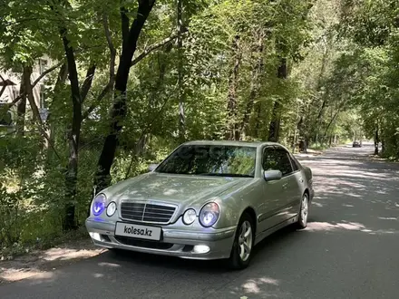 Mercedes-Benz E 320 2000 года за 5 500 000 тг. в Атырау – фото 2