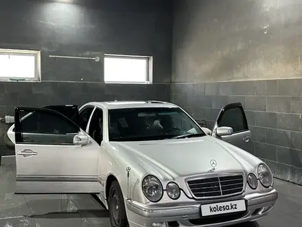 Mercedes-Benz E 320 2000 года за 5 500 000 тг. в Атырау – фото 7