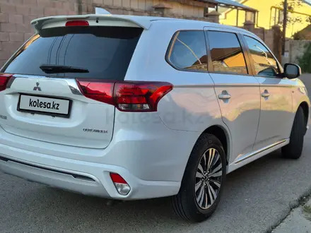 Mitsubishi Outlander 2022 года за 11 000 000 тг. в Актобе – фото 4