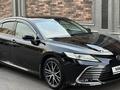 Toyota Camry 2022 года за 17 700 000 тг. в Шымкент