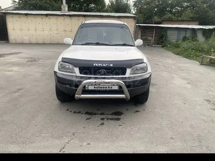 Toyota RAV4 1997 года за 3 000 000 тг. в Алматы – фото 2