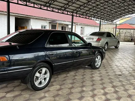 Toyota Camry 1997 года за 4 500 000 тг. в Туркестан – фото 2