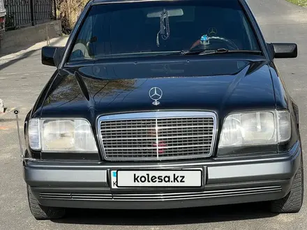 Mercedes-Benz E 320 1993 года за 2 900 000 тг. в Шымкент – фото 2