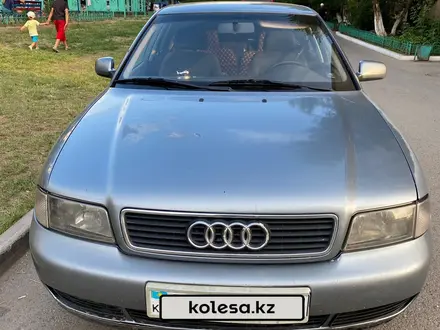 Audi A4 1997 года за 1 000 000 тг. в Астана – фото 2