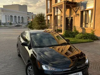 Hyundai Elantra, 2019