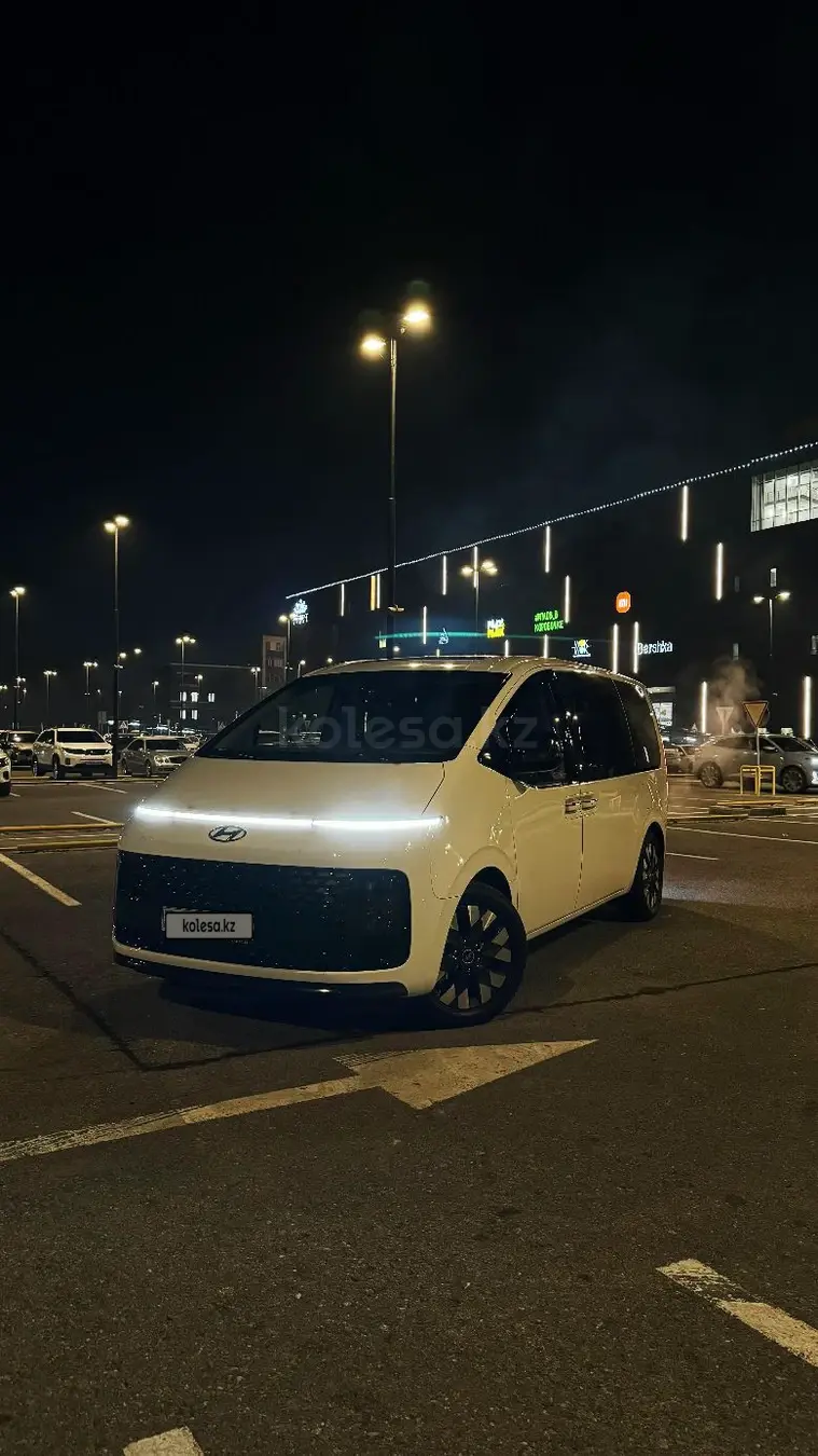 Hyundai Staria, 2022