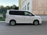 Toyota Voxy 2010 года за 6 500 000 тг. в Астана