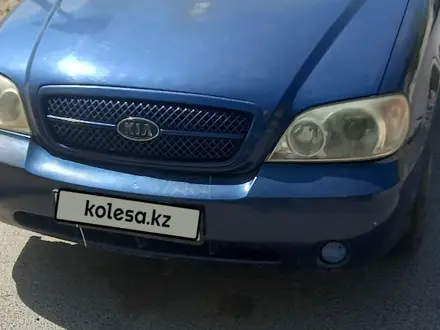 Kia Carnival 2003 года за 2 900 000 тг. в Актау