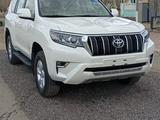 Toyota Land Cruiser Prado 2022 года за 31 000 000 тг. в Актобе – фото 2