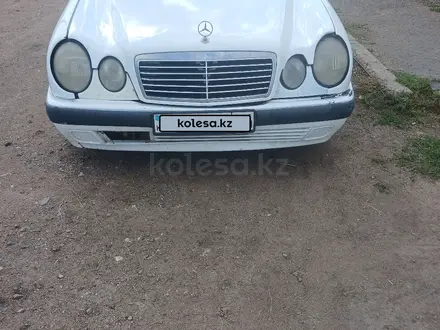 Mercedes-Benz E 230 1998 года за 2 200 000 тг. в Коктобе – фото 2