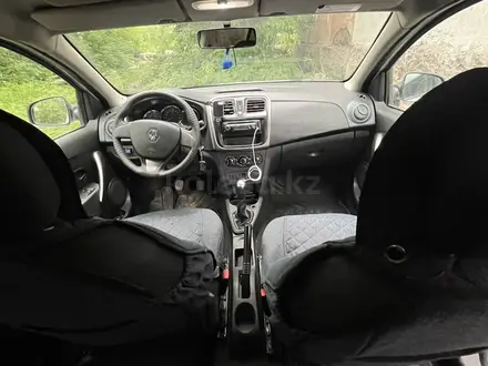 Renault Logan 2015 года за 2 500 000 тг. в Астана – фото 9
