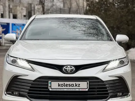 Toyota Camry 2021 года за 15 700 000 тг. в Алматы