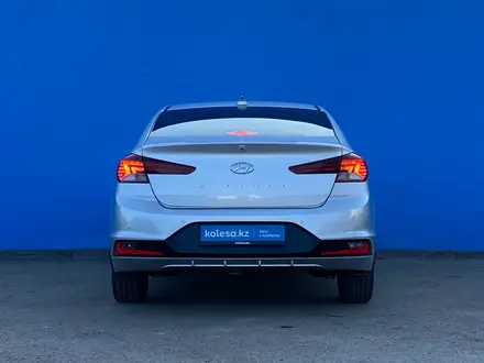 Hyundai Elantra 2019 года за 8 890 000 тг. в Алматы – фото 4