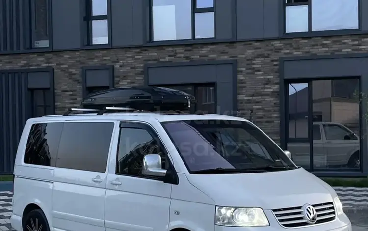 Volkswagen Multivan 2006 годаfor11 500 000 тг. в Атырау