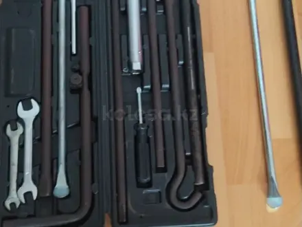Домкрат штатный набор инструментов ключей оригинал за 15 000 тг. в Алматы – фото 33