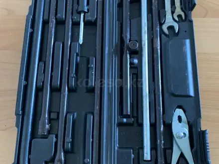Домкрат штатный набор инструментов ключей оригинал за 15 000 тг. в Алматы – фото 40