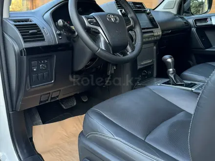 Toyota Land Cruiser Prado 2019 года за 22 800 000 тг. в Алматы – фото 17