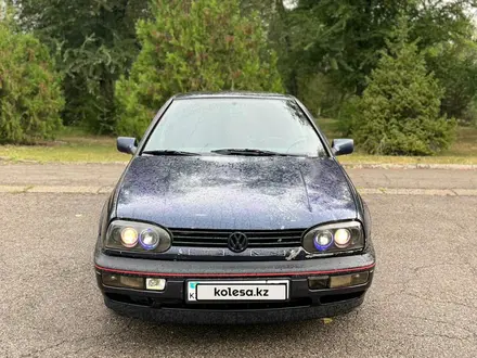 Volkswagen Golf 1994 года за 1 600 000 тг. в Алматы – фото 3