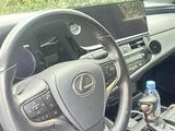 Lexus ES 250 2022 года за 26 000 000 тг. в Атырау – фото 3