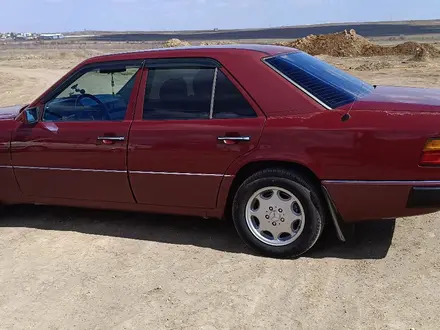 Mercedes-Benz E 200 1990 года за 2 700 000 тг. в Караганда – фото 2