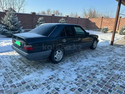 Mercedes-Benz E 220 1995 года за 2 300 000 тг. в Кордай – фото 2