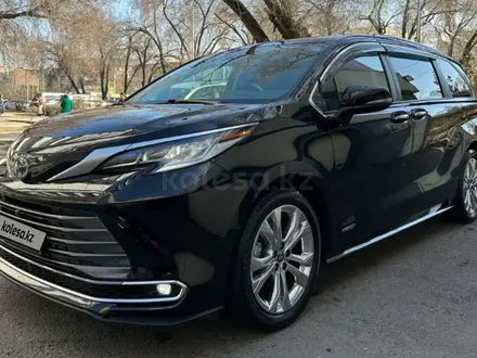 Toyota Sienna 2021 года за 22 200 000 тг. в Алматы