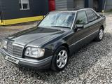 Mercedes-Benz E 220 1994 годаүшін6 700 000 тг. в Караганда – фото 2