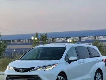 Toyota Sienna 2023 года за 29 000 000 тг. в Атырау