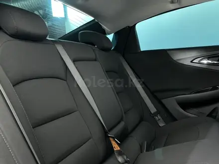 Chevrolet Malibu 2021 года за 5 940 000 тг. в Караганда – фото 18