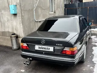Mercedes-Benz E 230
