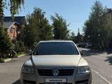 Volkswagen Touareg 2005 годаүшін3 250 000 тг. в Караганда – фото 2
