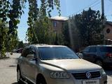 Volkswagen Touareg 2005 годаүшін3 250 000 тг. в Караганда