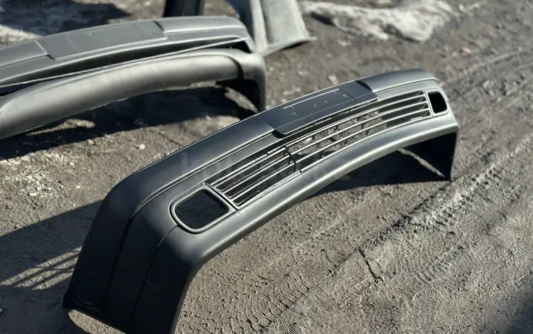 Передний бампер Mercedes 210 до рестайлинг за 35 000 тг. в Алматы
