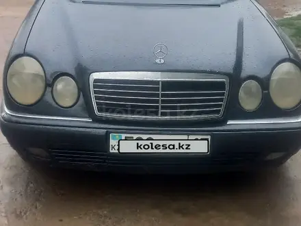 Mercedes-Benz E 230 1997 года за 2 100 000 тг. в Шымкент – фото 3