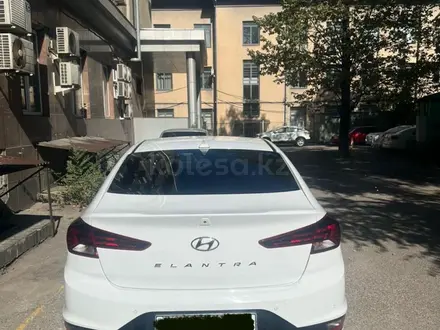 Hyundai Elantra 2019 года за 8 200 000 тг. в Алматы – фото 2