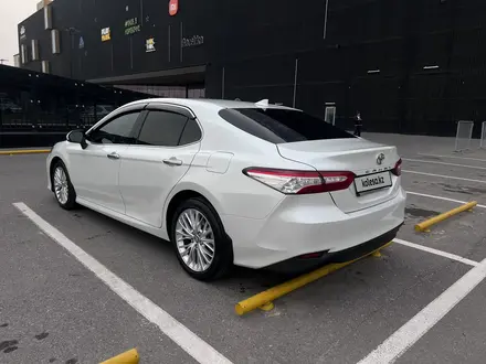 Toyota Camry 2019 года за 14 200 000 тг. в Шымкент – фото 16