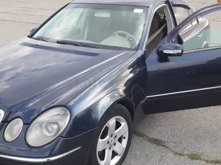 Mercedes-Benz E 320 2004 года за 6 000 000 тг. в Тараз – фото 8