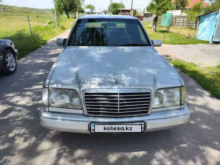 Mercedes-Benz E 220 1993 года за 2 000 000 тг. в Алматы – фото 9