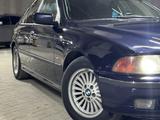 BMW 528 1998 года за 3 900 000 тг. в Актау – фото 2