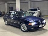 BMW 528 1998 года за 3 900 000 тг. в Актау