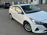 Hyundai Accent 2021 года за 7 900 000 тг. в Караганда – фото 2