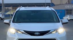 Toyota Sienna 2023 года за 29 100 000 тг. в Атырау – фото 3