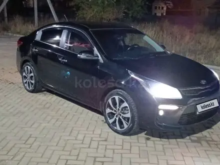 Kia Rio 2018 года за 8 200 000 тг. в Уральск – фото 2