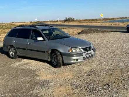 Toyota Avensis 2001 года за 2 300 000 тг. в Атырау – фото 2