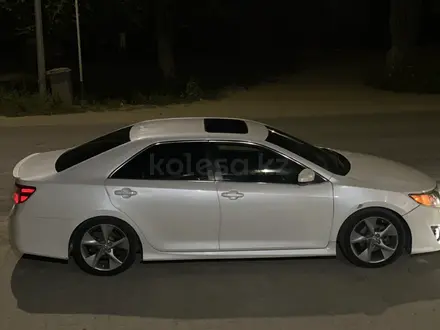 Toyota Camry 2013 года за 5 200 000 тг. в Актобе – фото 3