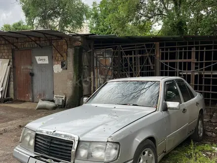 Mercedes-Benz E 230 1991 года за 400 000 тг. в Алматы